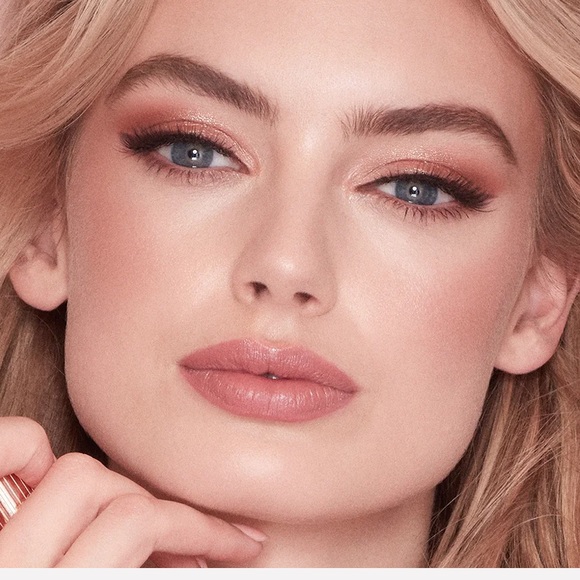 ✨Charlotte Tilbury CHEEK TO CHIC PILLOW TALK SWISH & GLOW BLUSHER - Picture 4 of 9